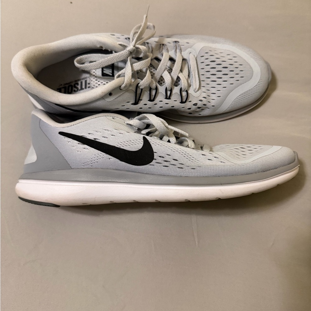 Nike Women’s Light Gray Athletic Shoes